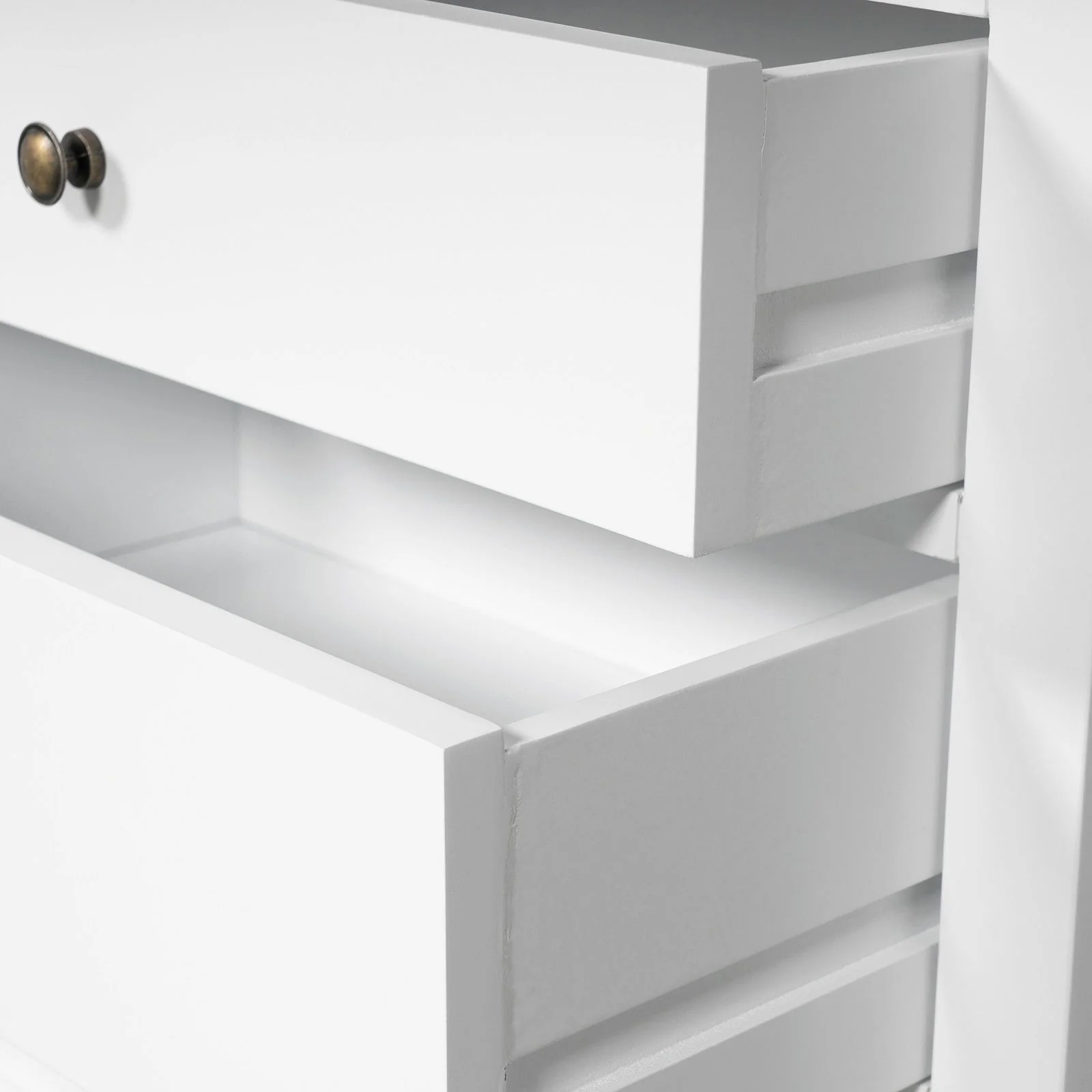 Hamptons Heritage 3 Drawer Bedside Lamp Table - Image 42