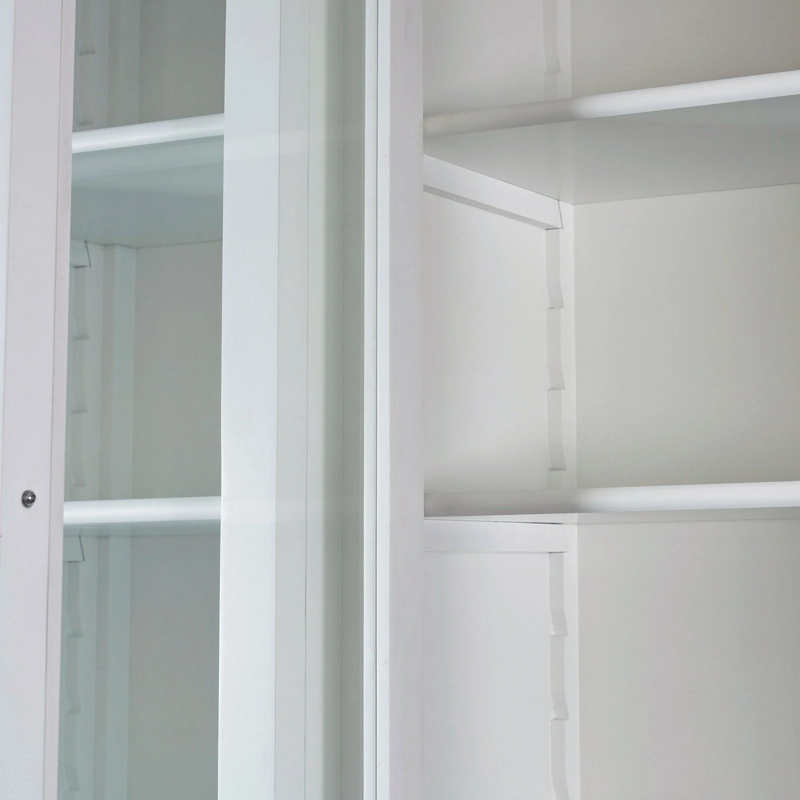 Hamptons Buffet & Hutch Glass Door Library Bookcase/ Display Cupboard with Oak Timber Top (Black/White) - Image 24